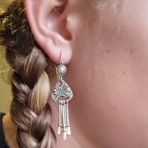 Pigness & Company Chic Silver Drop Earrings with Pearl Accent